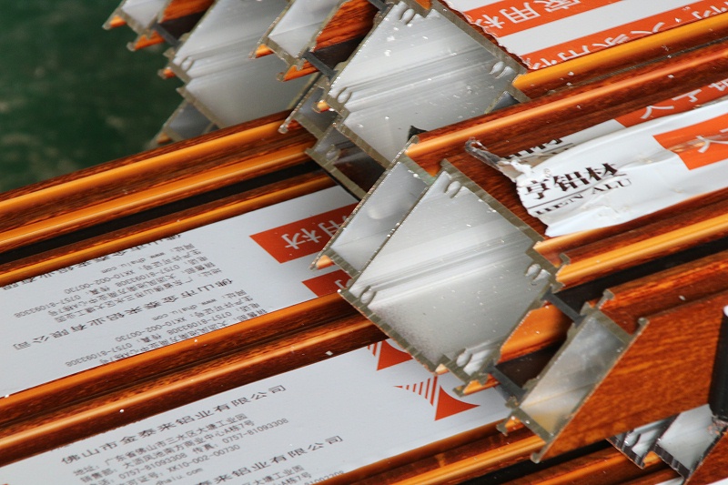 樓上樓門(mén)窗-工程門(mén)窗定制廠家