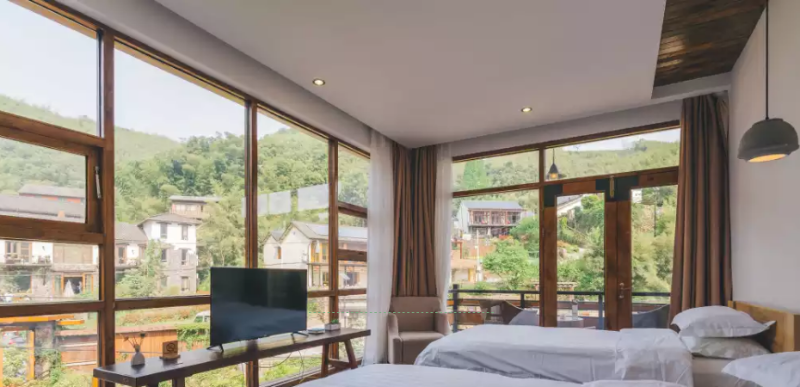 想知道鋁木復合門窗和鋁包木門窗哪款更適合你嗎？