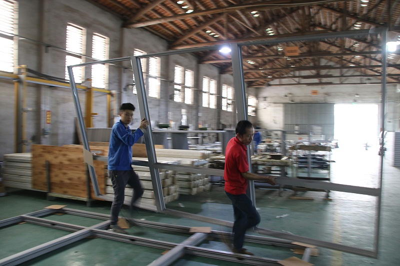 自從用了這種鋁合金門窗家里的電費(fèi)大大減少了！